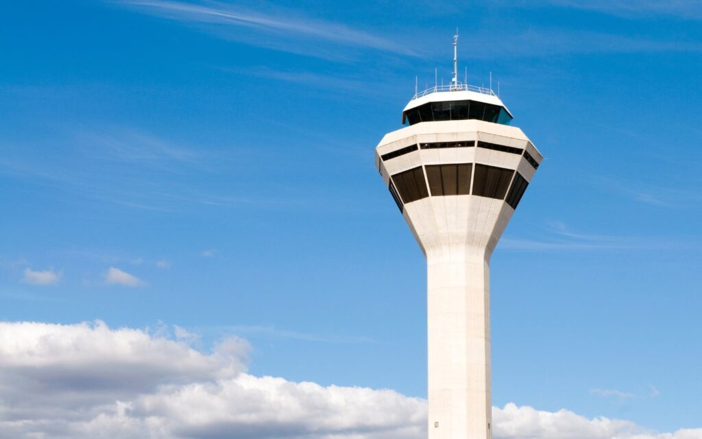 flight dispatcher vs air traffic controller