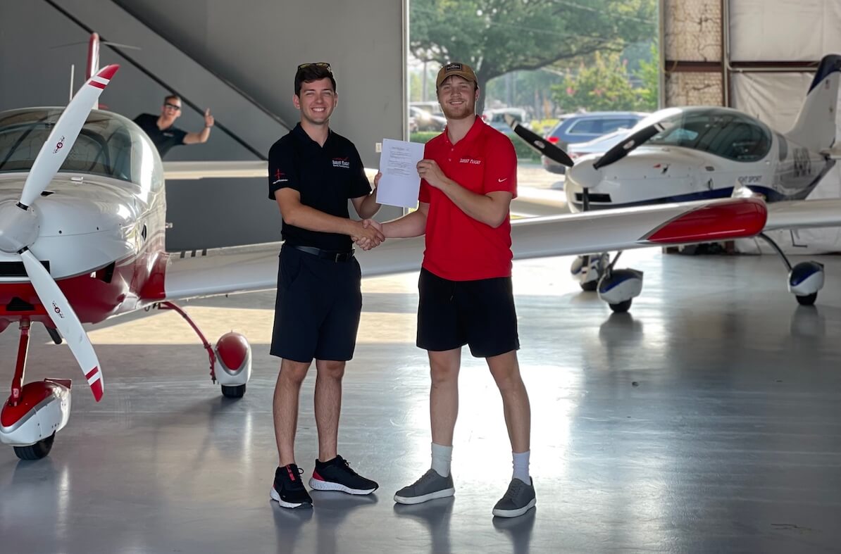 16 Gift Ideas for Your Flight Instructor