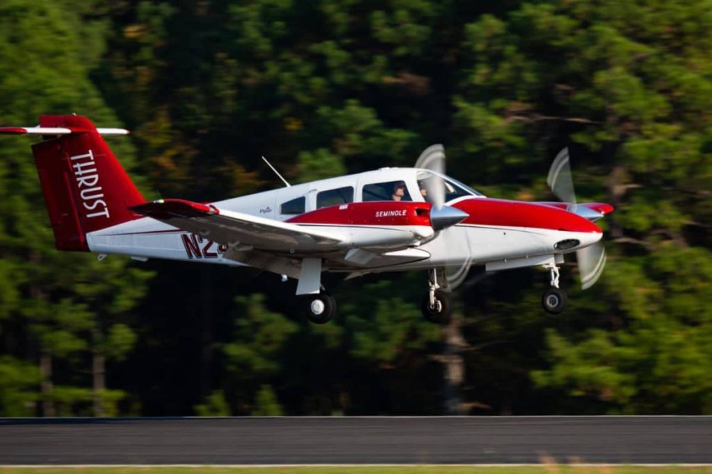twin engine airplane