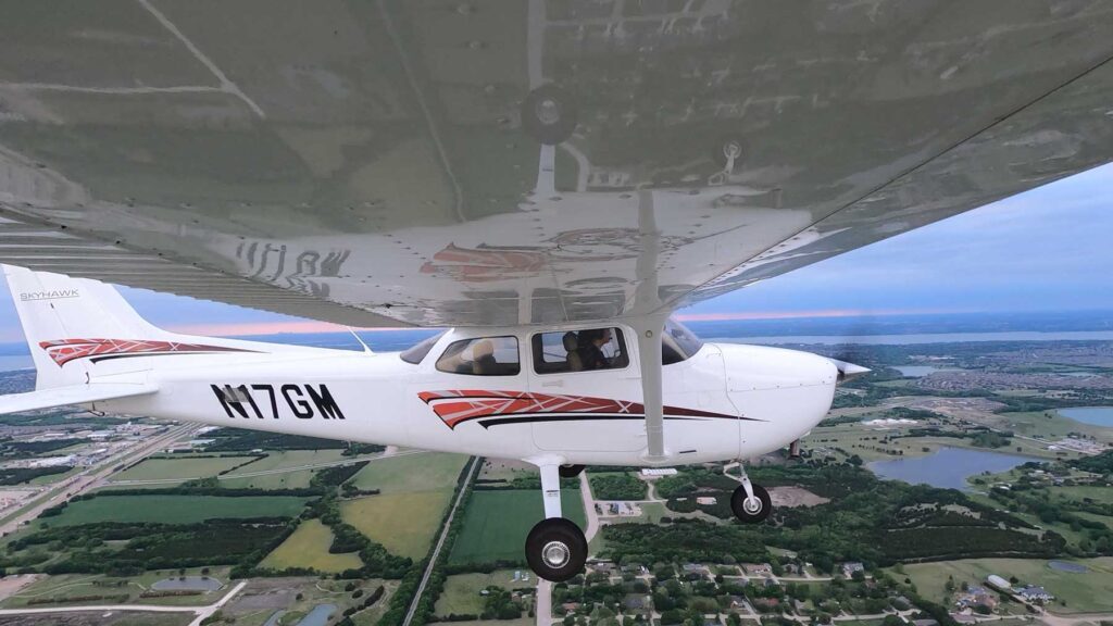Aircraft Holding Patterns – What They are & How to Fly Them