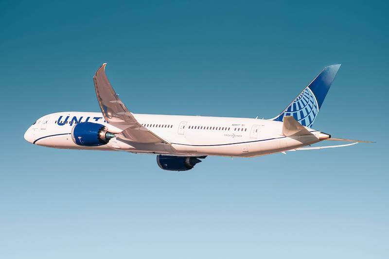 United Airlines jet