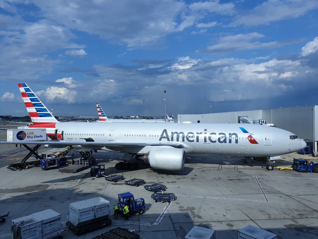 american-airlines-pilot-careers American Airlines airplane at the gate