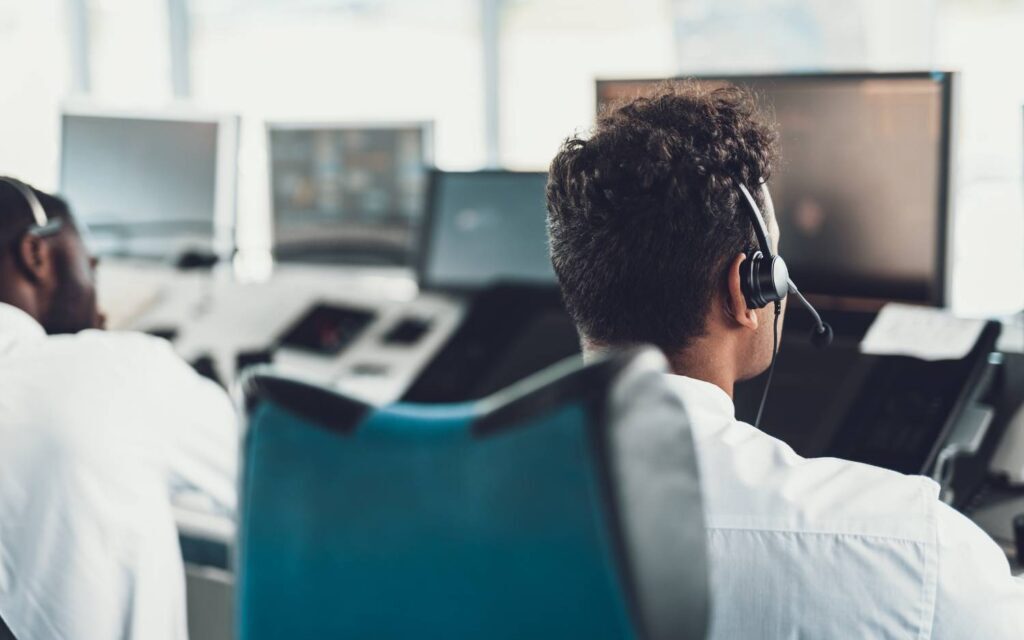 Become an aircraft dispatcher