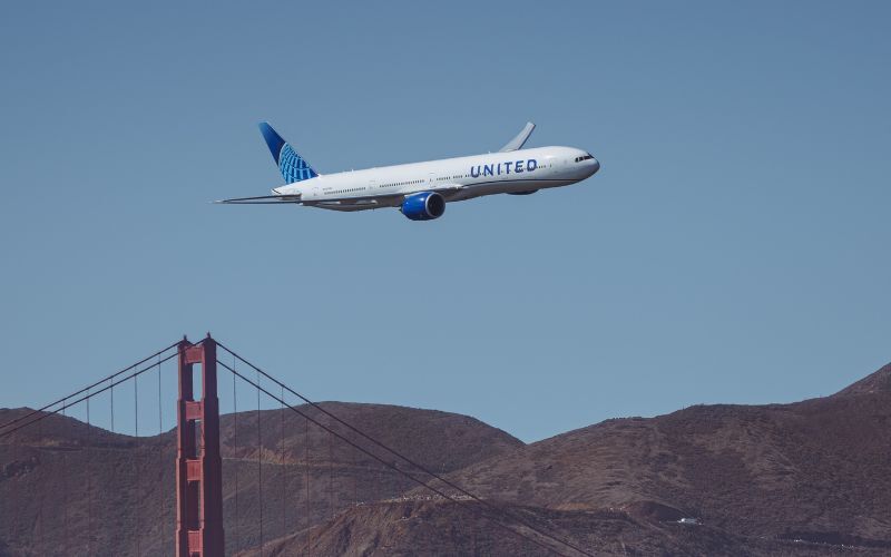 United Airlines Flight over SFO
