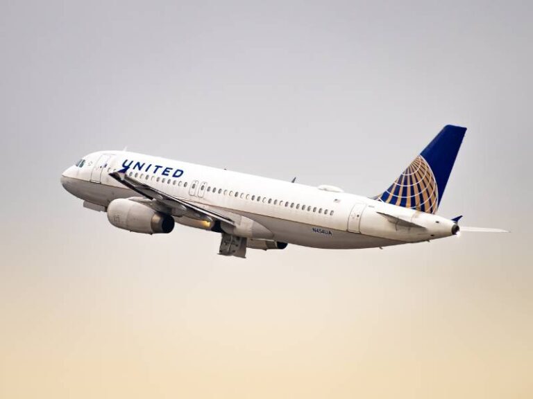 United Airlines pilot salary