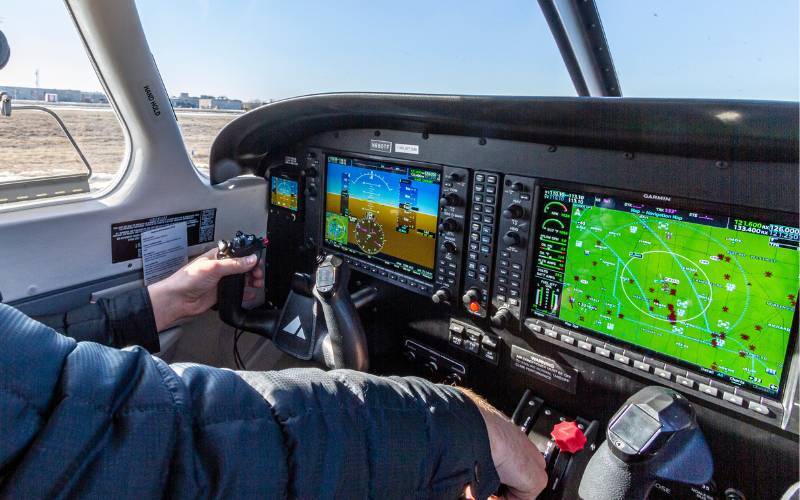 PPL holder flying Piper Archer