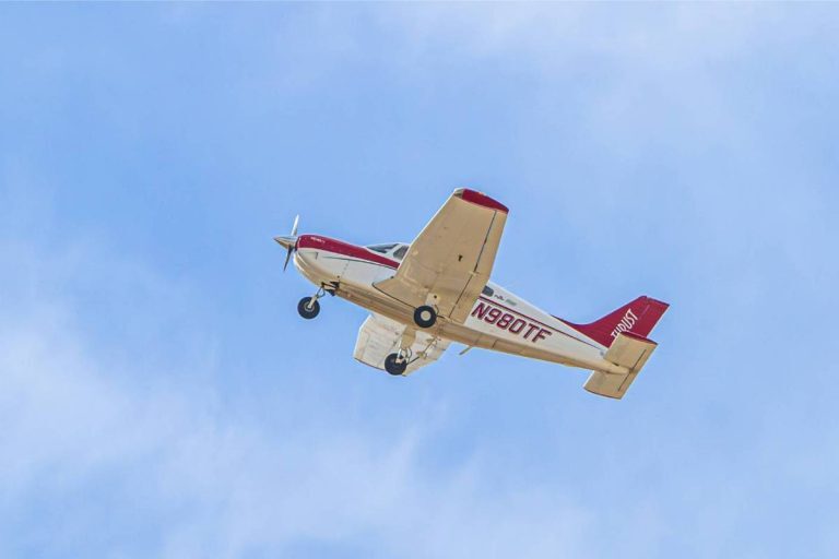 aircraft practicing power on stalls