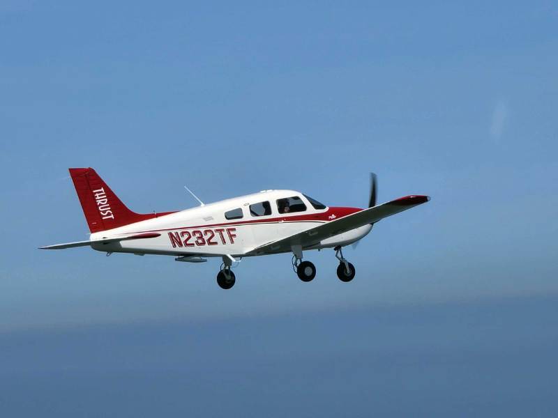 common traffic advisory frequency