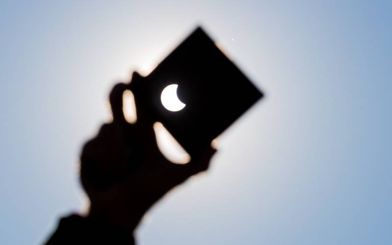 flying during an eclipse