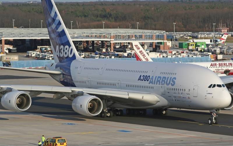 Large aircraft A380-800
